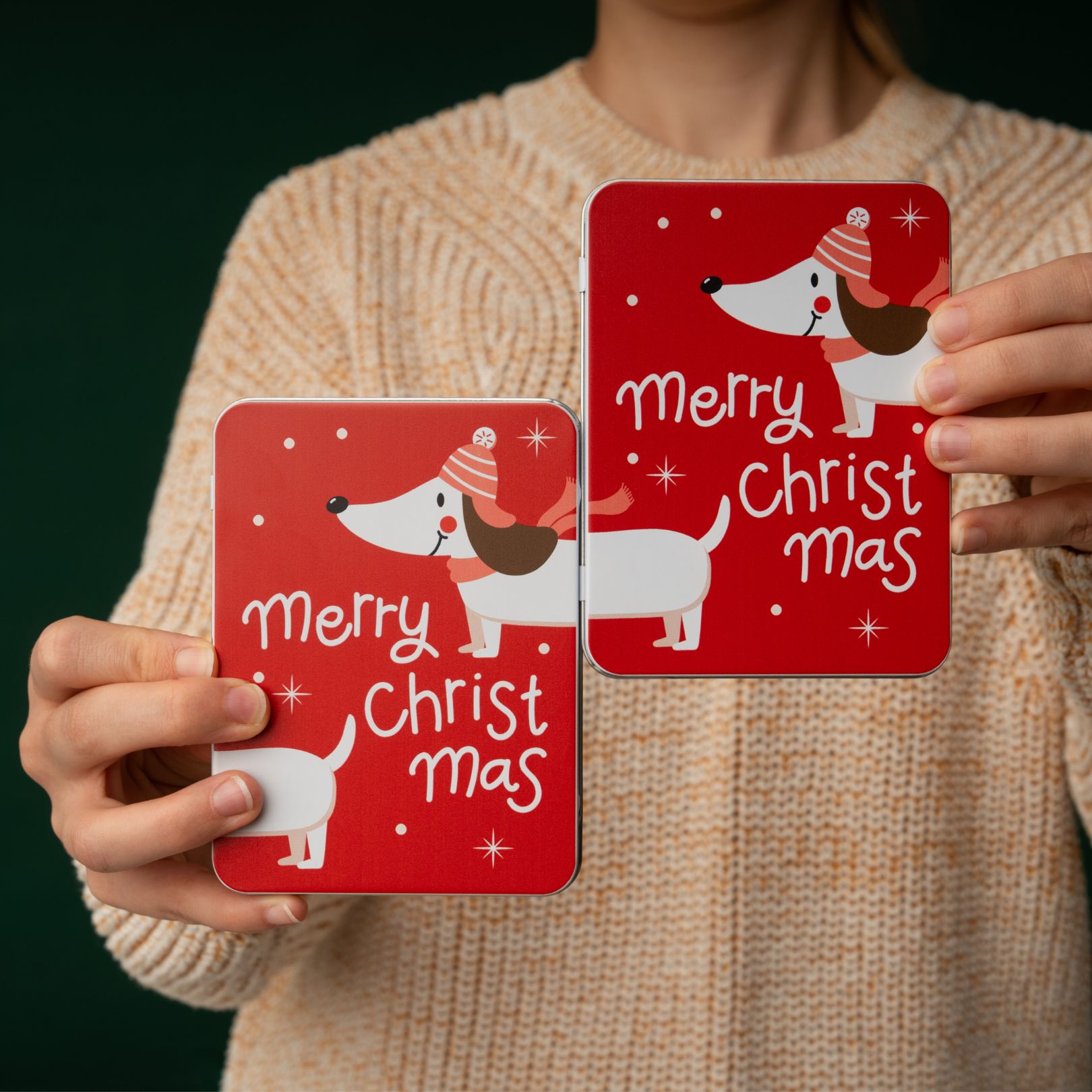 Adventskalender-Schokotafel in Geschenkdose „Festtagsdackel"